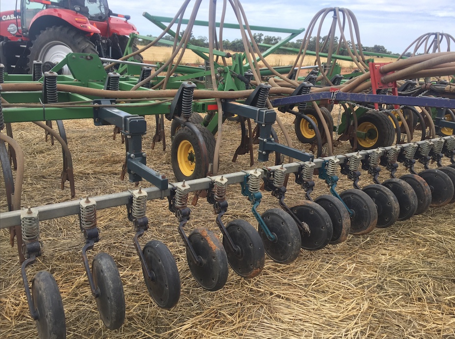 John Deere 610 40ft Airseeder bar with floating hitch & 300mm